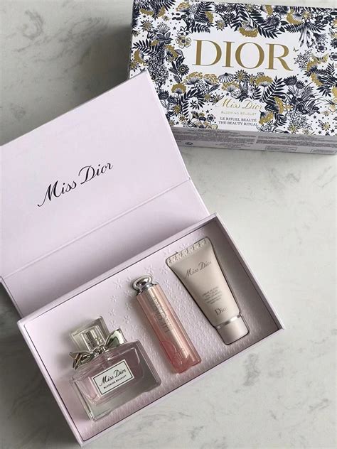 THE MISS DIOR BEAUTY RITUAL .